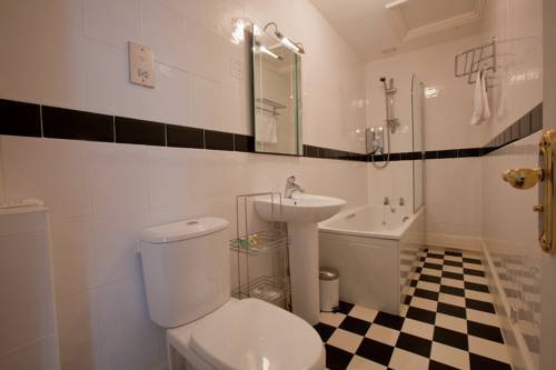 Beeches & Victorian Gardens 3*